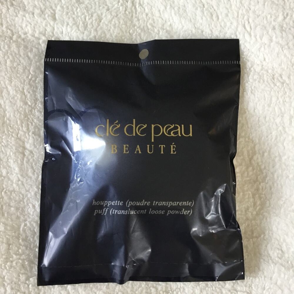 Clé de Peau Beauté Translucent Loose Powder Puff